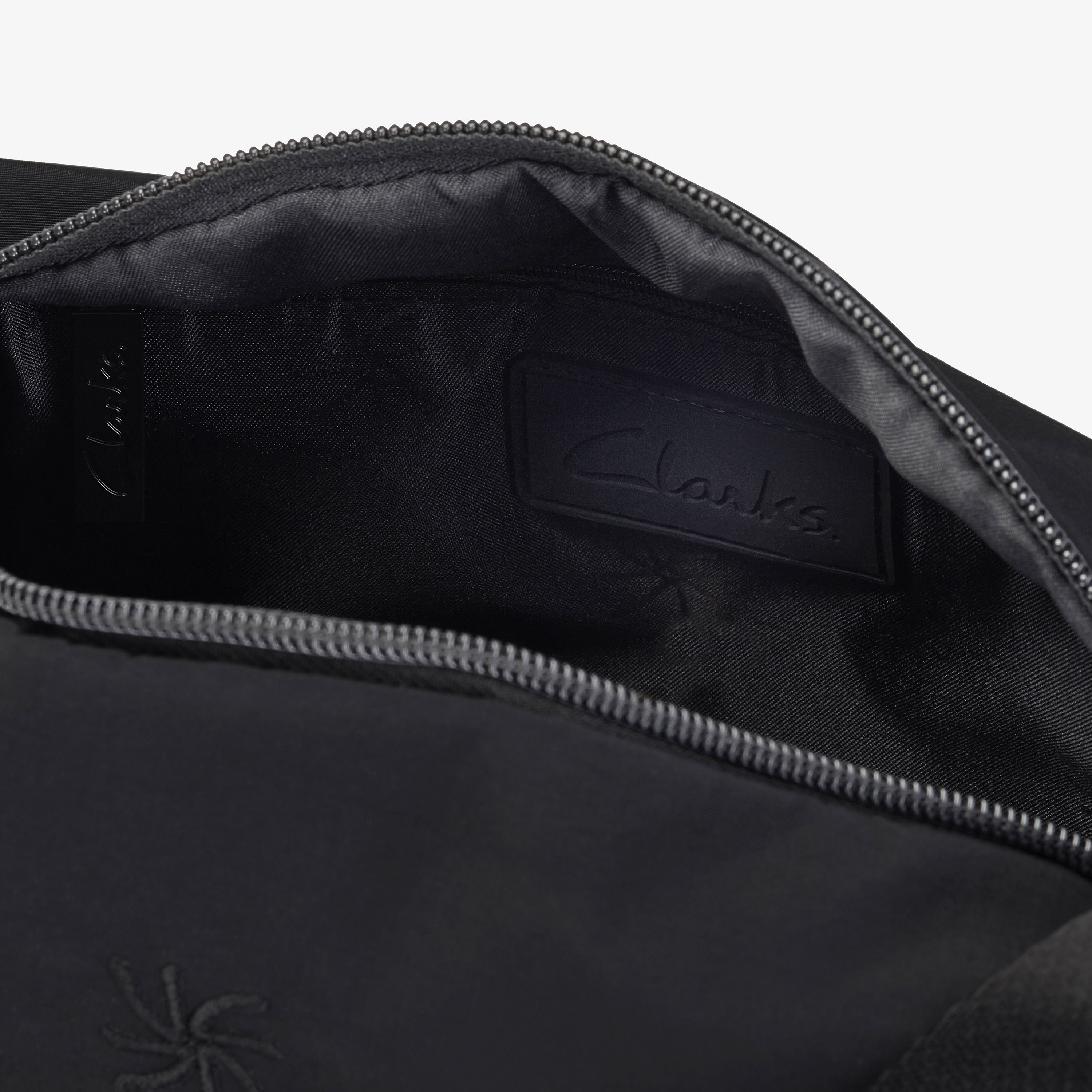 CL Crossbody / CL クロスボディバッグ(ブラック)の4枚目