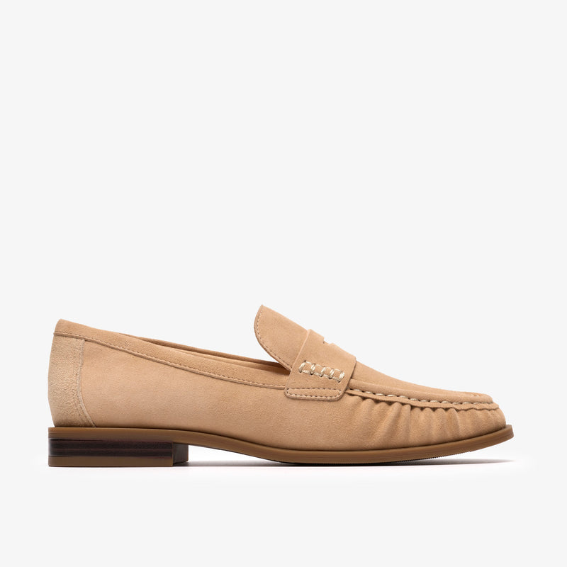 クラークス Clarks Alixea Walk / アリクシアウォーク （ウォームサンドスエード）の1枚目